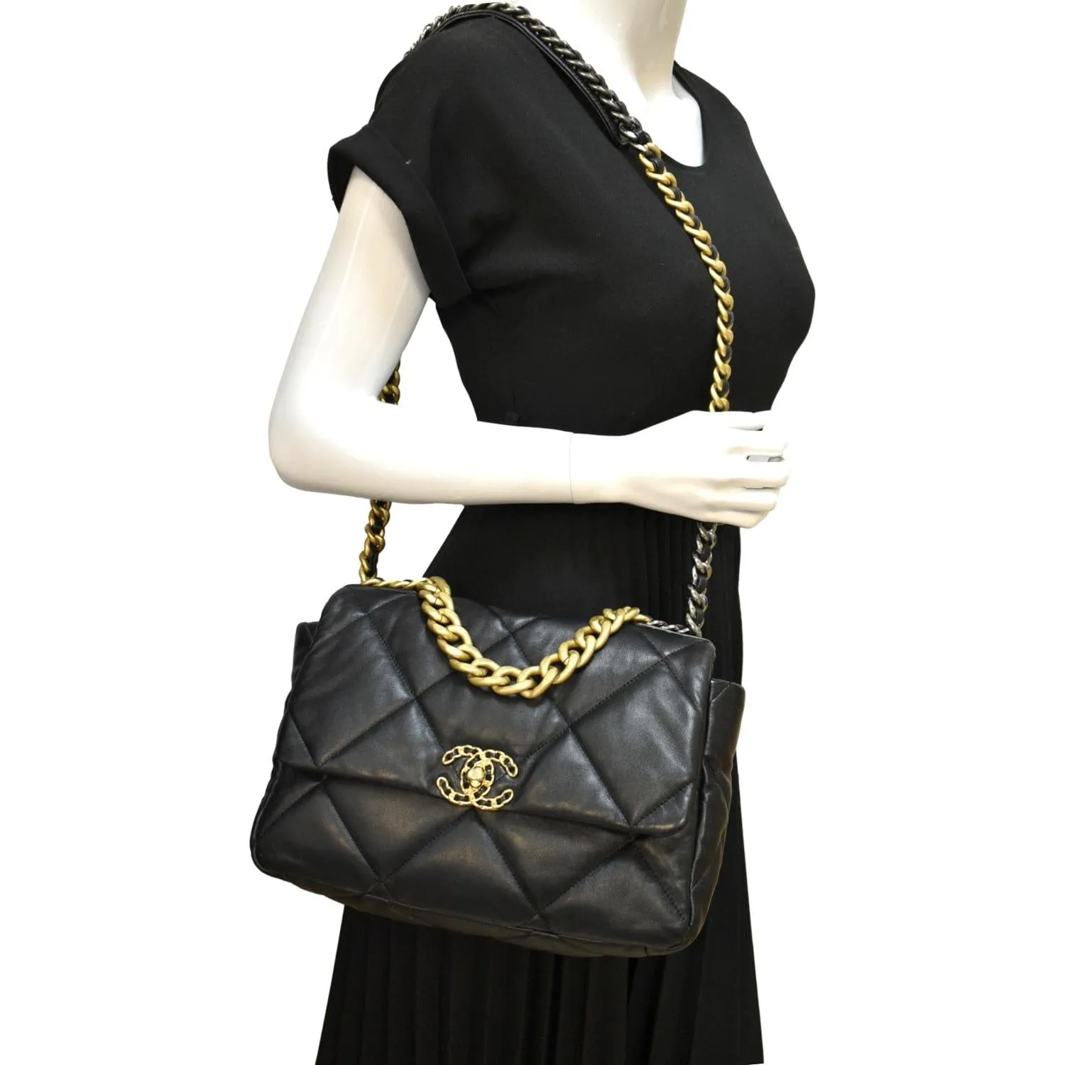 CHANEL 19 Flap Quilted Lambskin Leather Shoulder Bag Black