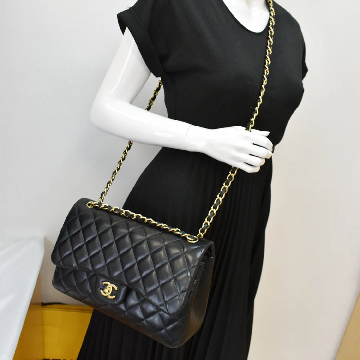 CHANEL Classic Jumbo Double Flap Lambskin Leather Shoulder Bag Black 24752035 - Hot Deals