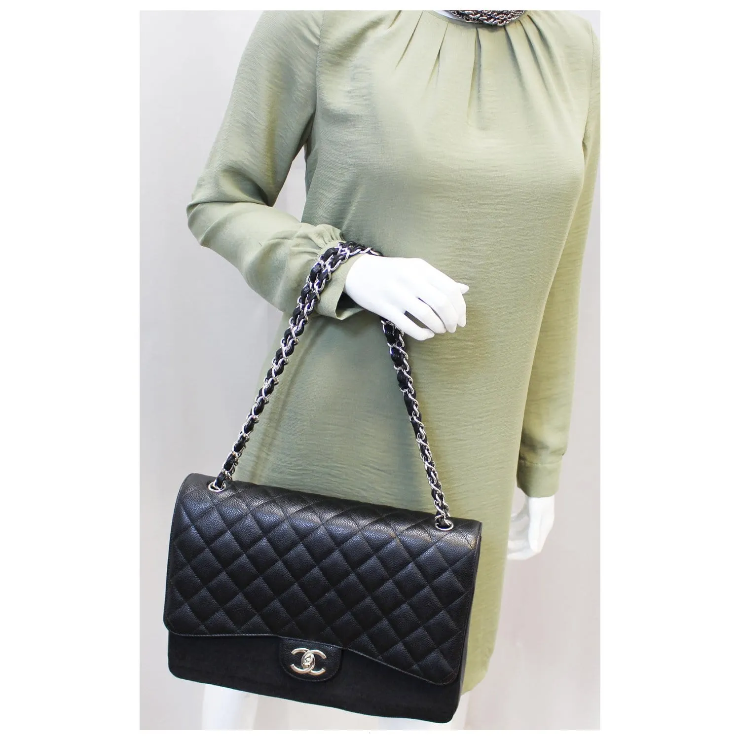 CHANEL Classic Maxi Jumbo Double Flap Caviar Leather Shoulder Bag