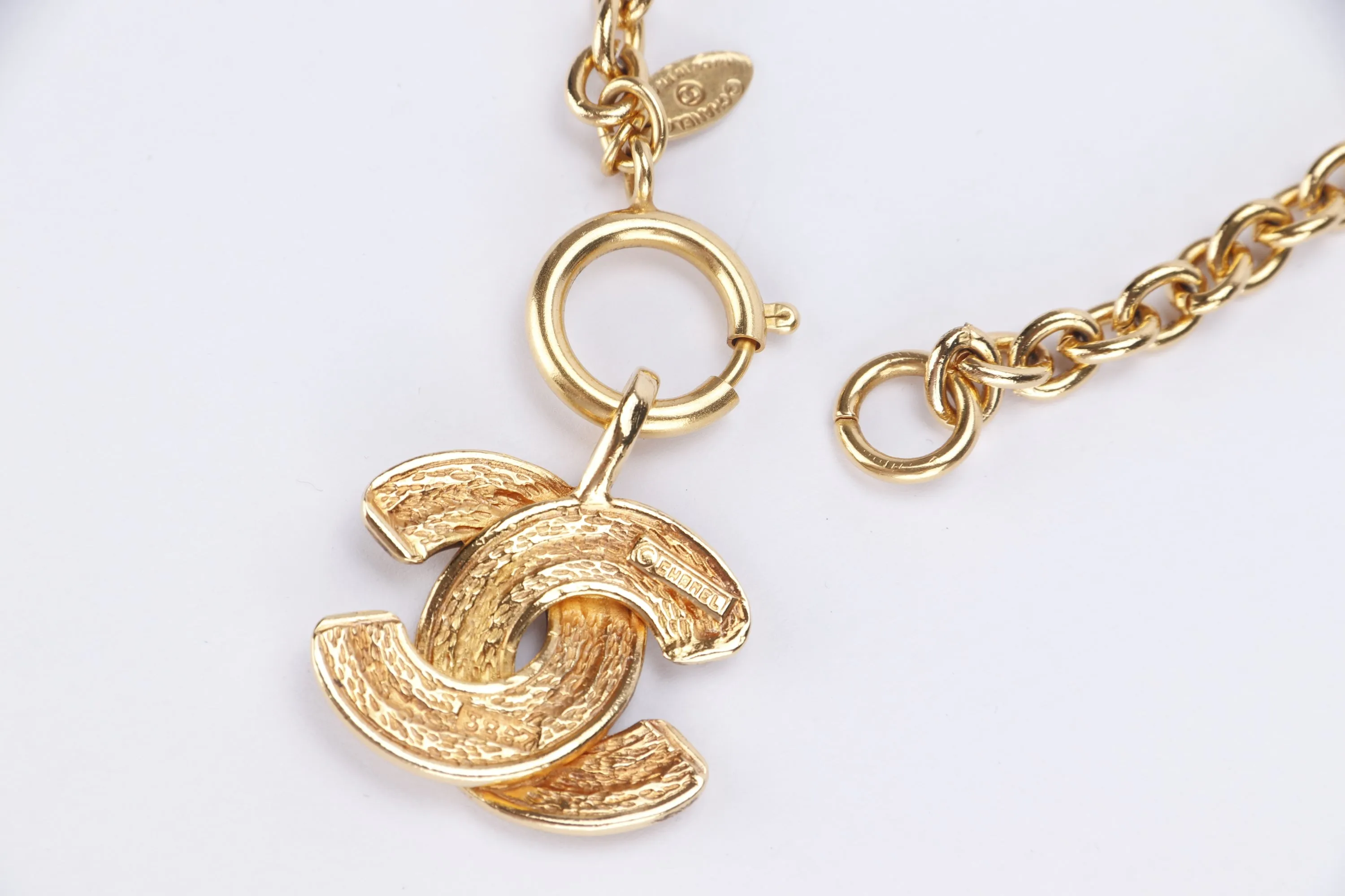CHANEL GOLD PLATED NECKLACE 3857 CC QUILTED, LENGTH 56CM