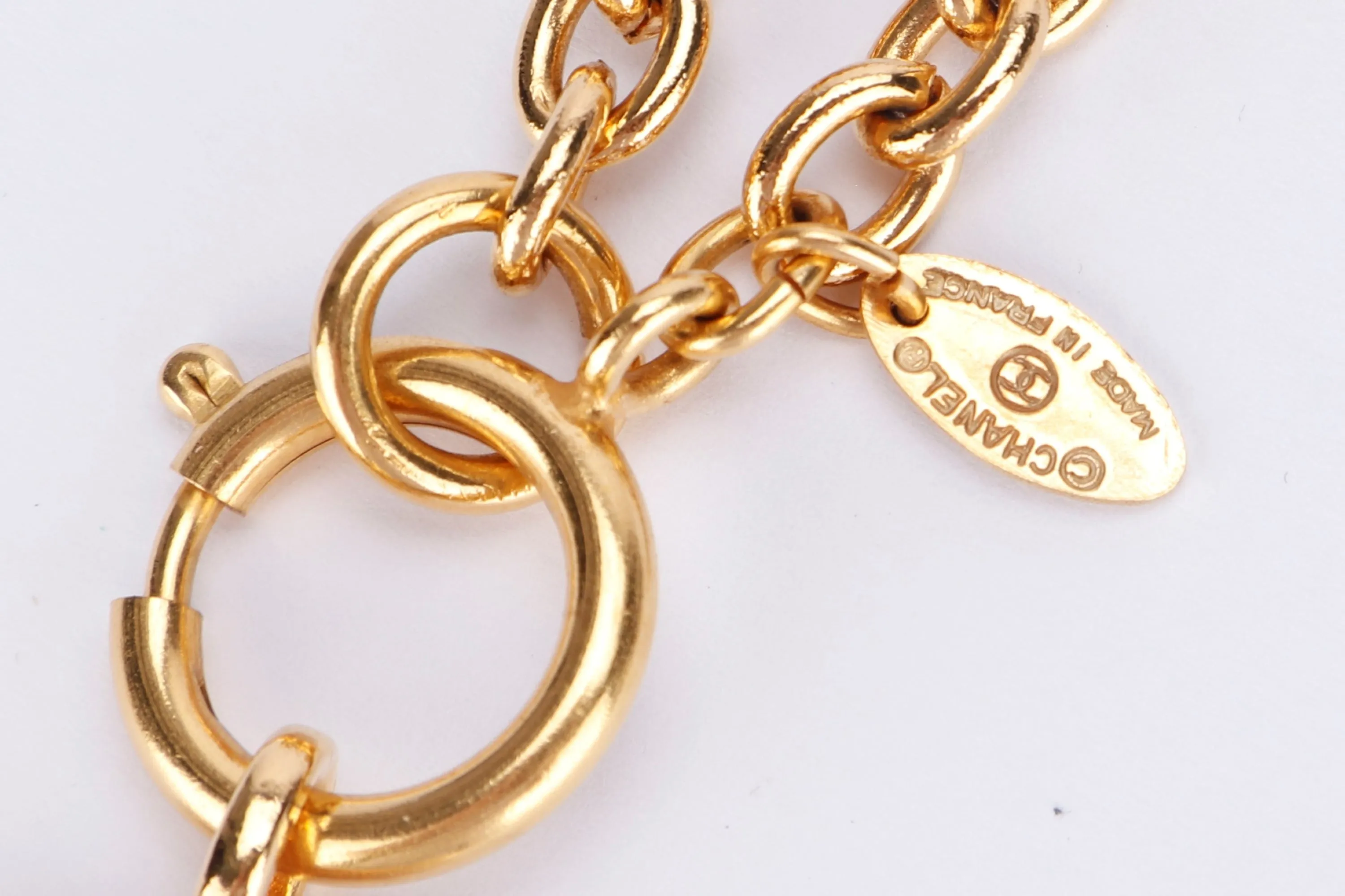 CHANEL GOLD PLATED NECKLACE 3857 CC QUILTED, LENGTH 56CM