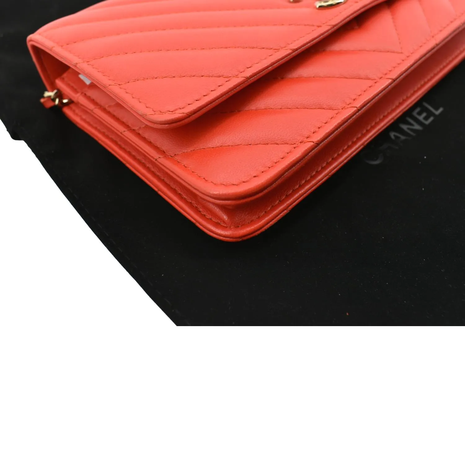 CHANEL Trendy CC Woc Lambskin Leather Crossbody Bag Red