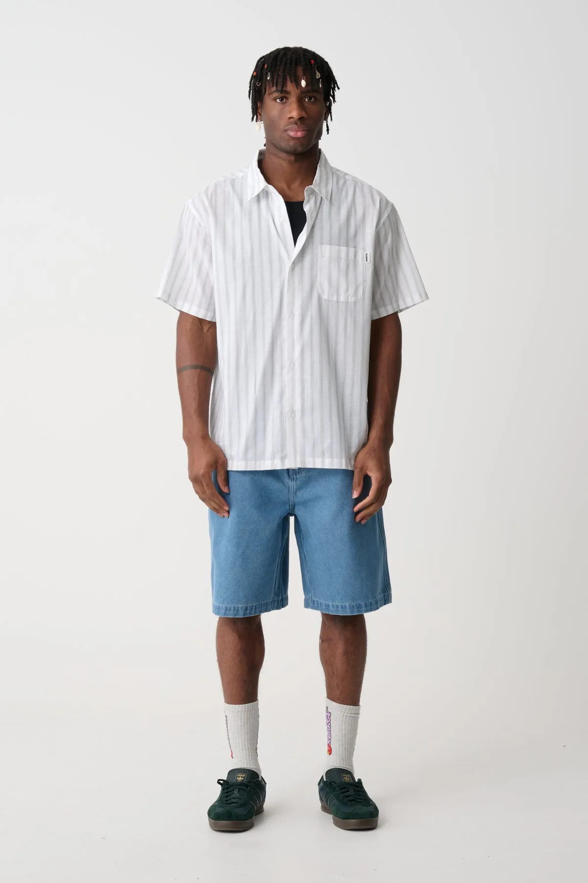 CLASSIC STRIPE SS SHIRT - Cement