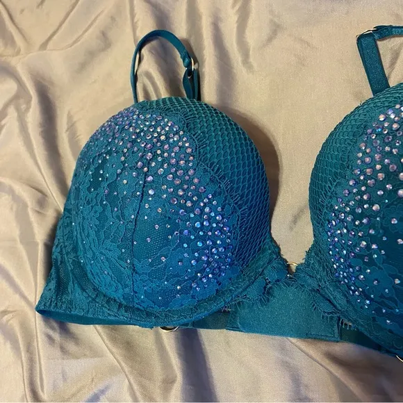 Deadstock Victoria’s Secret Push Up Bra and Garter Belt Set