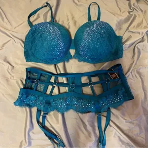 Deadstock Victoria’s Secret Push Up Bra and Garter Belt Set