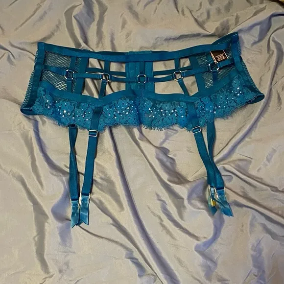 Deadstock Victoria’s Secret Push Up Bra and Garter Belt Set