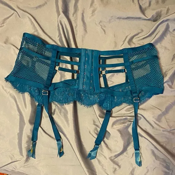Deadstock Victoria’s Secret Push Up Bra and Garter Belt Set
