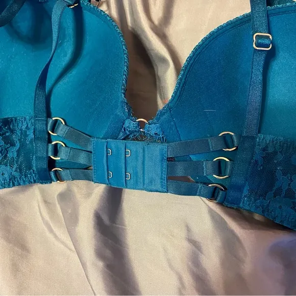 Deadstock Victoria’s Secret Push Up Bra and Garter Belt Set