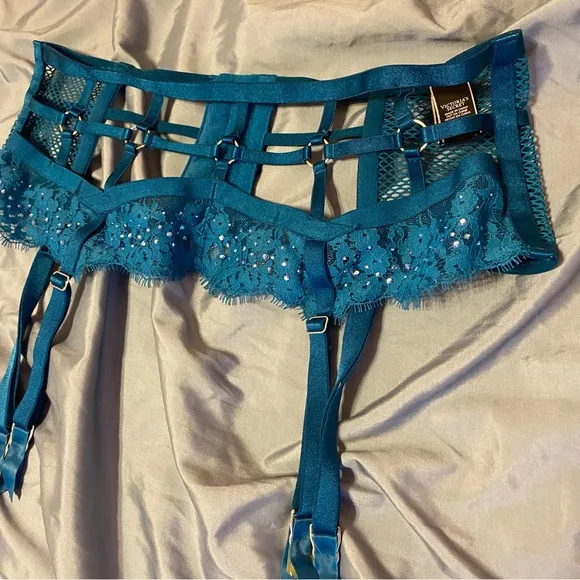 Deadstock Victoria’s Secret Push Up Bra and Garter Belt Set