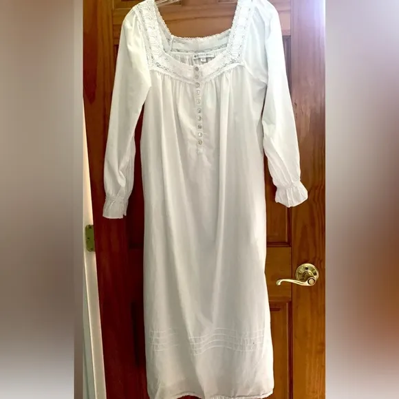 EILEEN WEST  100% COTTON NIGHTGOWN RIBBON AND CROCHET DETAIL WHITE SMALL