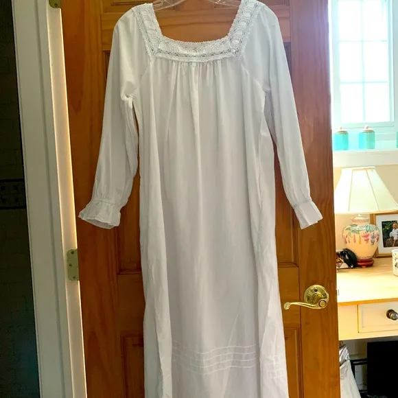 EILEEN WEST  100% COTTON NIGHTGOWN RIBBON AND CROCHET DETAIL WHITE SMALL