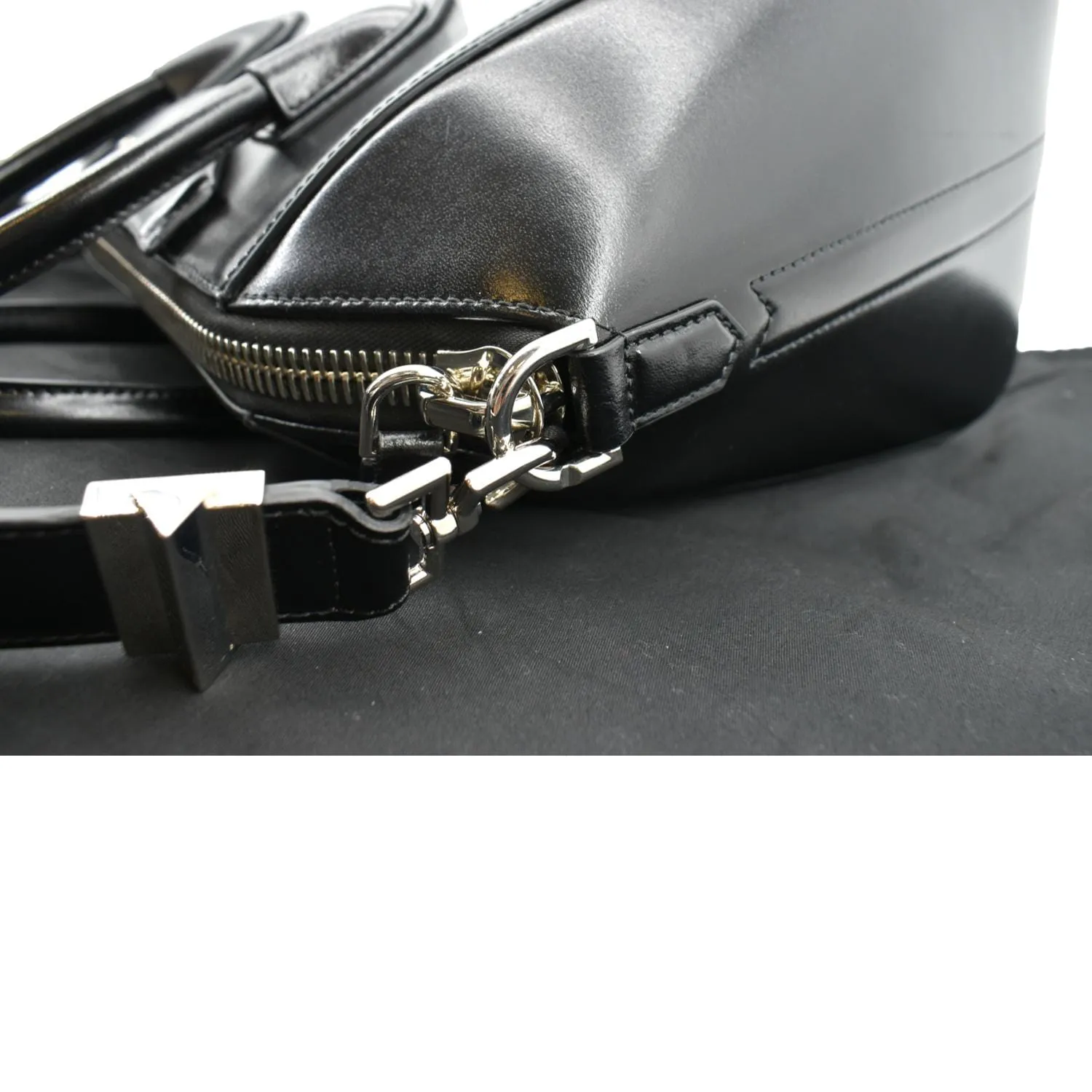 GIVENCHY Antigona Medium Calfskin Leather Shoulder Bag Black