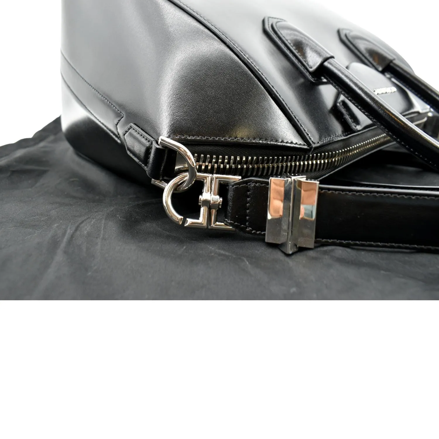 GIVENCHY Antigona Medium Calfskin Leather Shoulder Bag Black