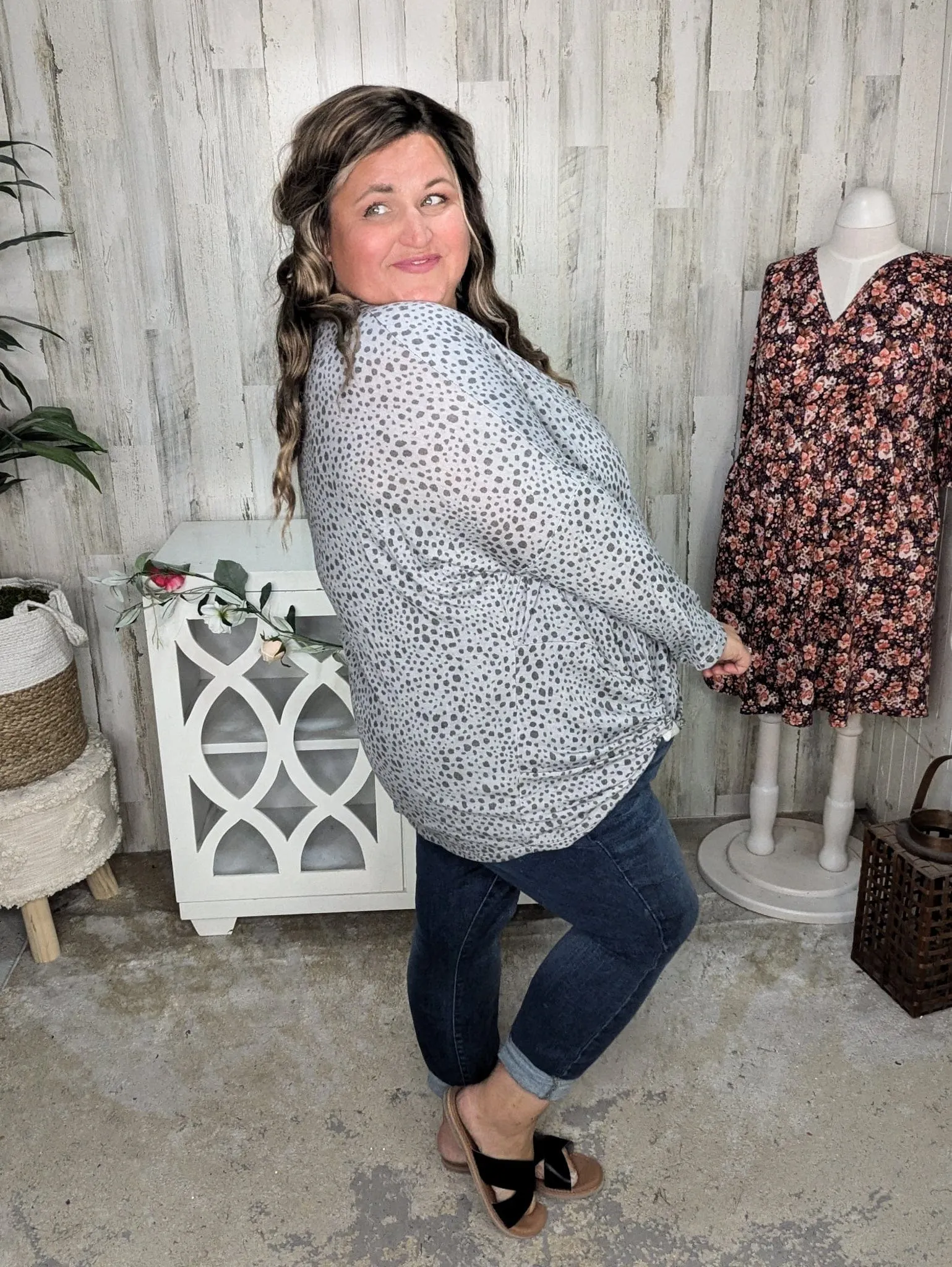 Gwenna Spotted   Knotted Vneck Pullover in Grays