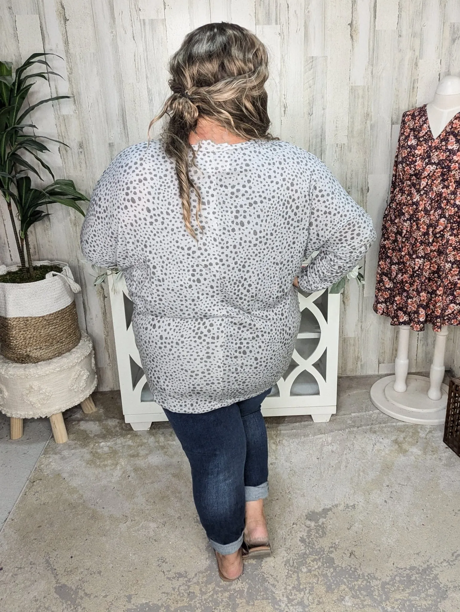 Gwenna Spotted   Knotted Vneck Pullover in Grays