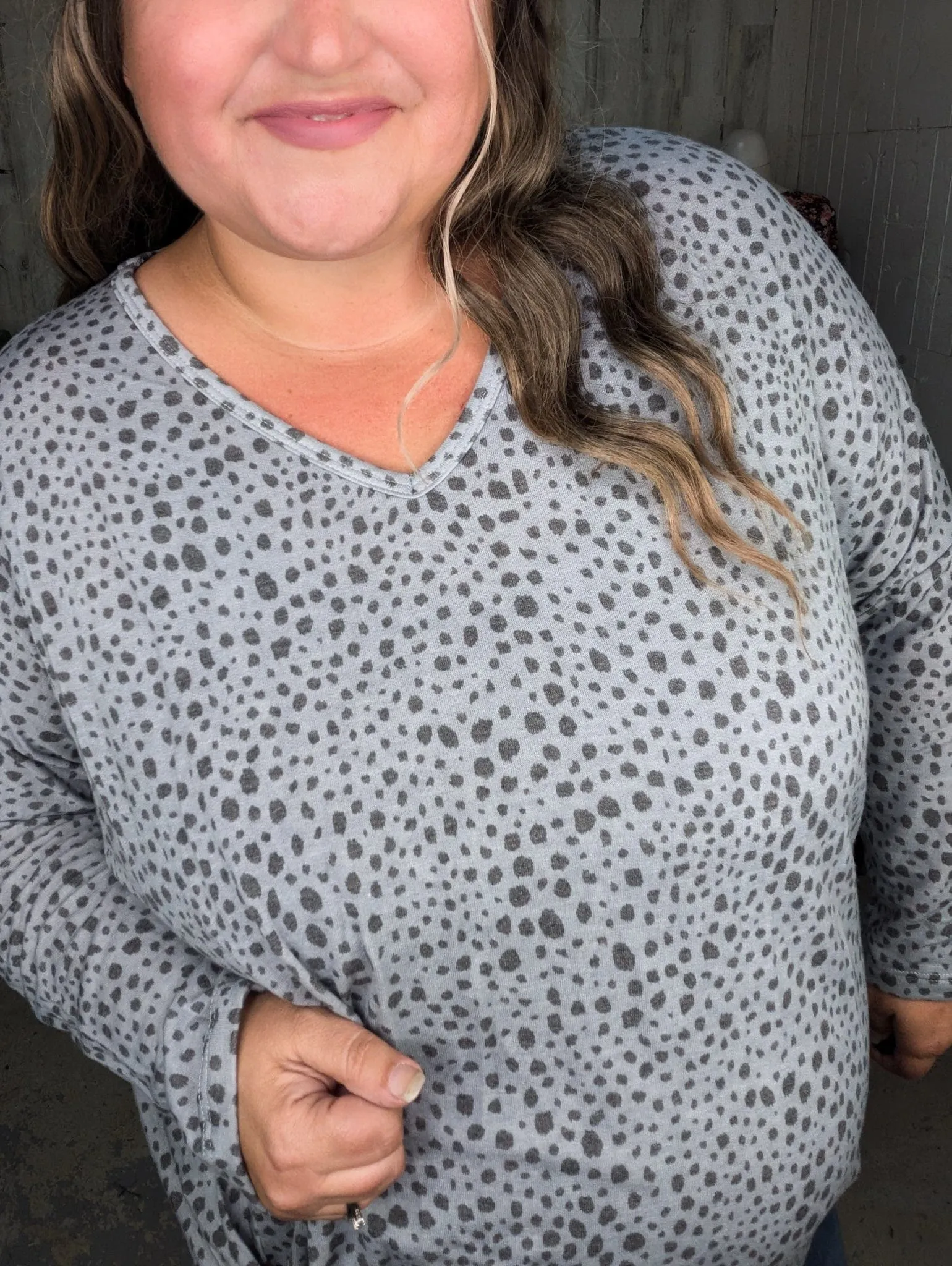 Gwenna Spotted   Knotted Vneck Pullover in Grays