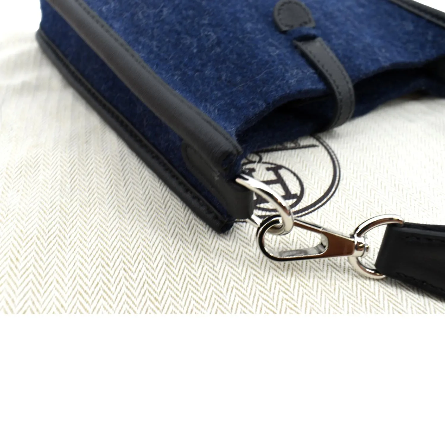 HERMES Evelyne Amazone TPM Feutre Swift Crossbody Bag Leu Nuit