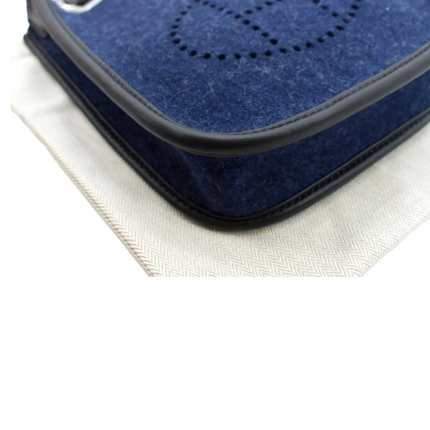 HERMES Evelyne Amazone TPM Feutre Swift Crossbody Bag Leu Nuit