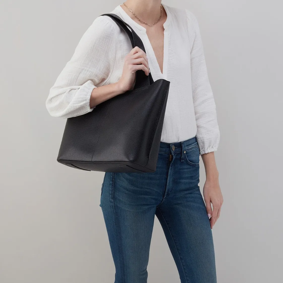 HOBO Vida Tote in Micro Pebble Leather - Black