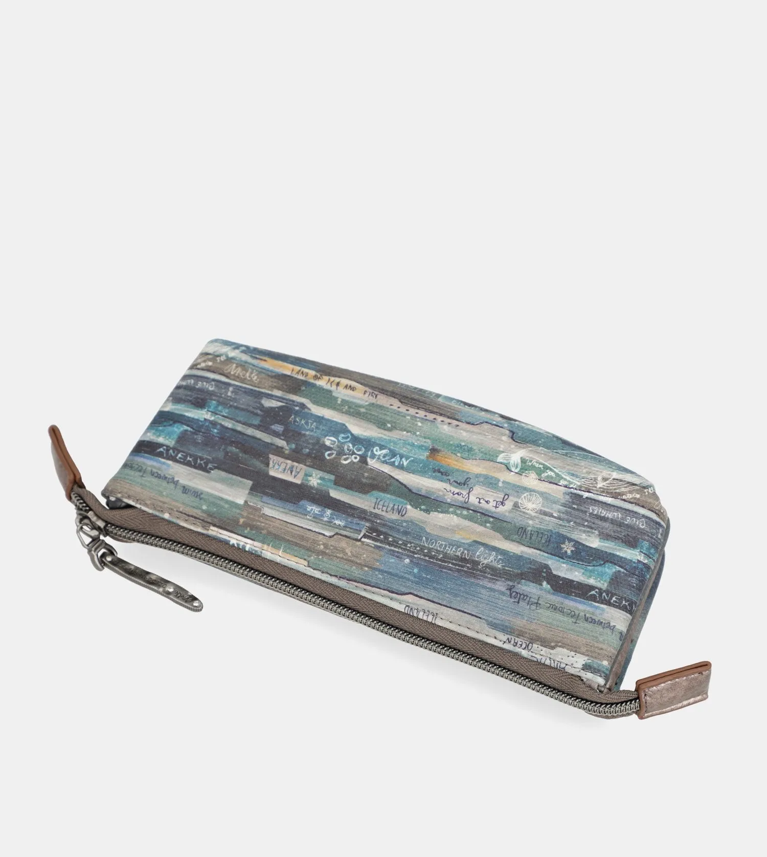 Iceland pencil case with a zip closure