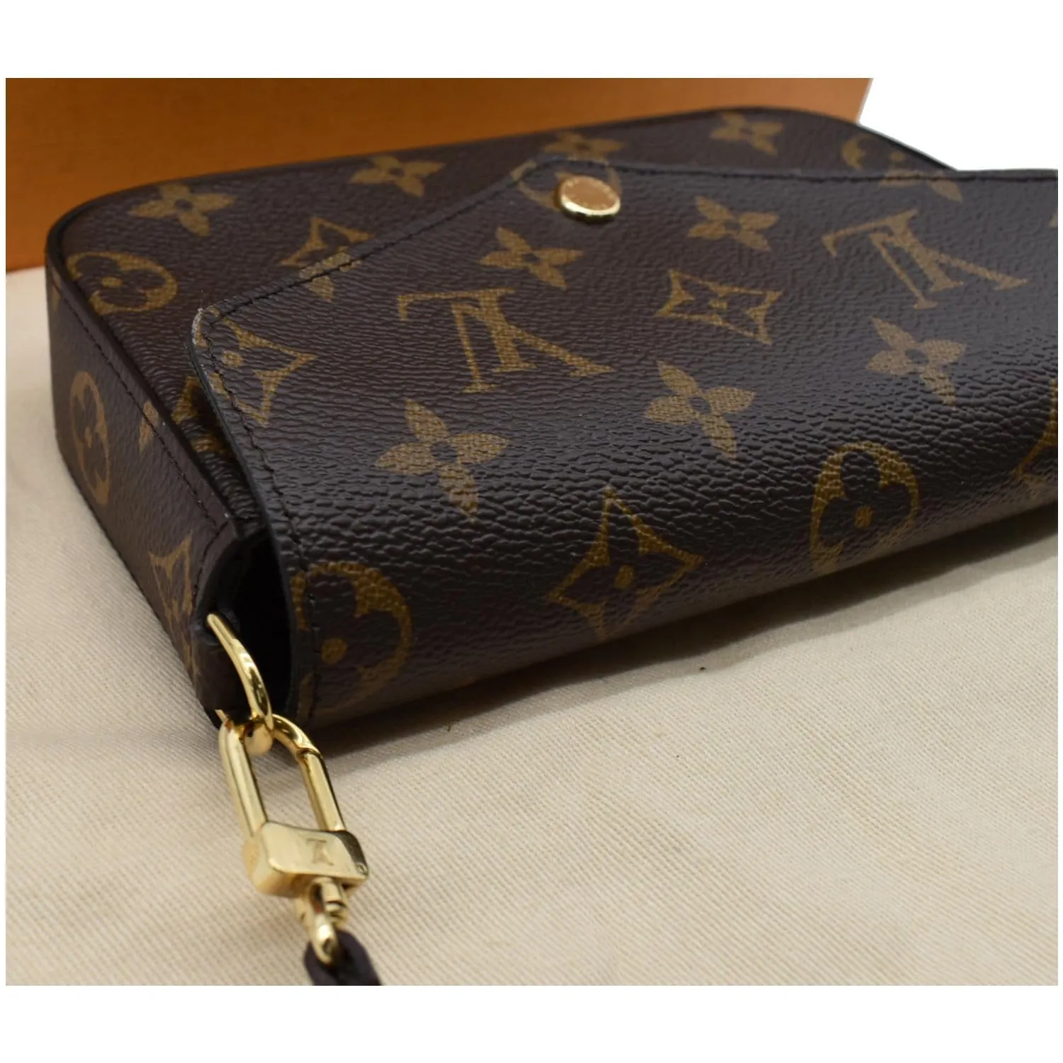 LOUIS VUITTON Felicie Strap & Go Pochette Monogram Canvas Crossbody Bag Khaki Green