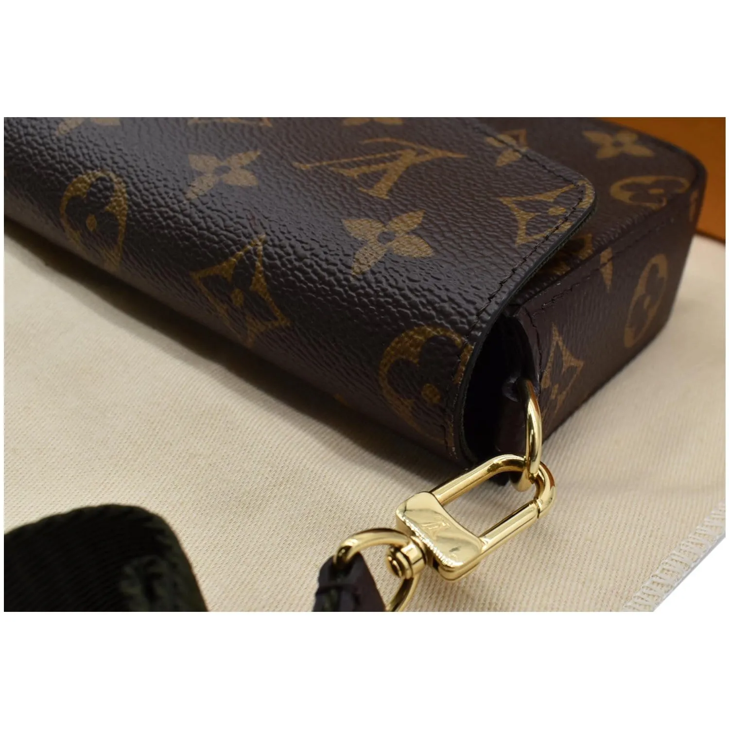 LOUIS VUITTON Felicie Strap & Go Pochette Monogram Canvas Crossbody Bag Khaki Green