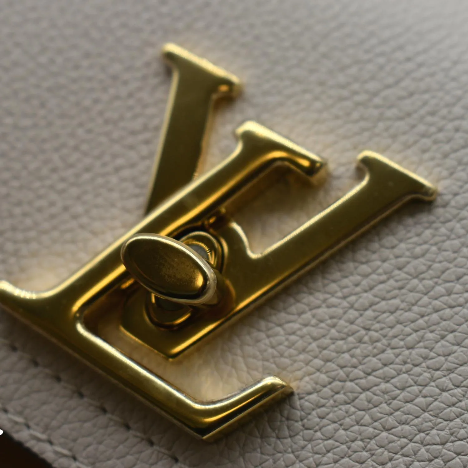 LOUIS VUITTON Lockme Tender Grained Calfskin Leather Shoulder Bag Quartz