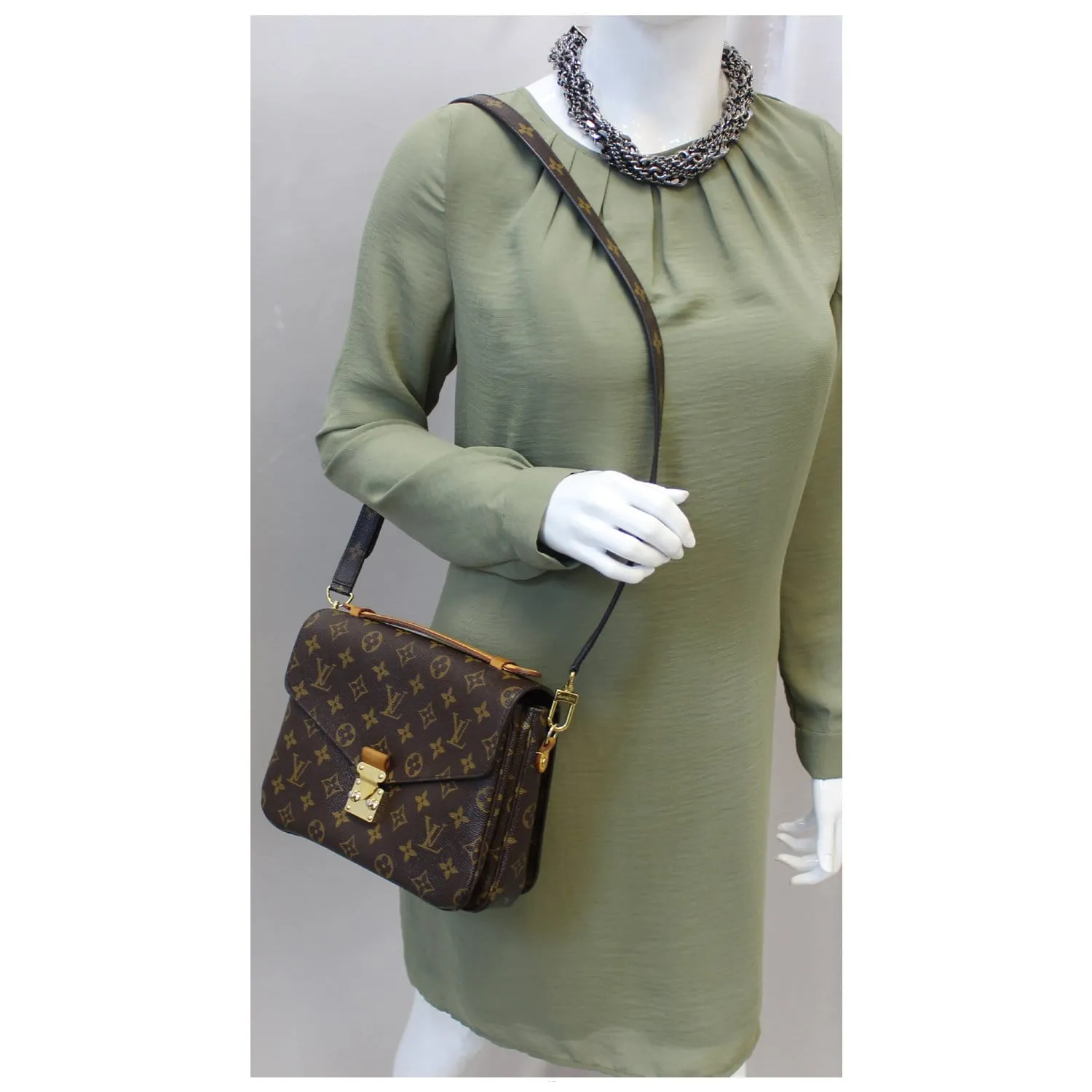 LOUIS VUITTON Metis Pochette Monogram Canvas Crossbody Bag