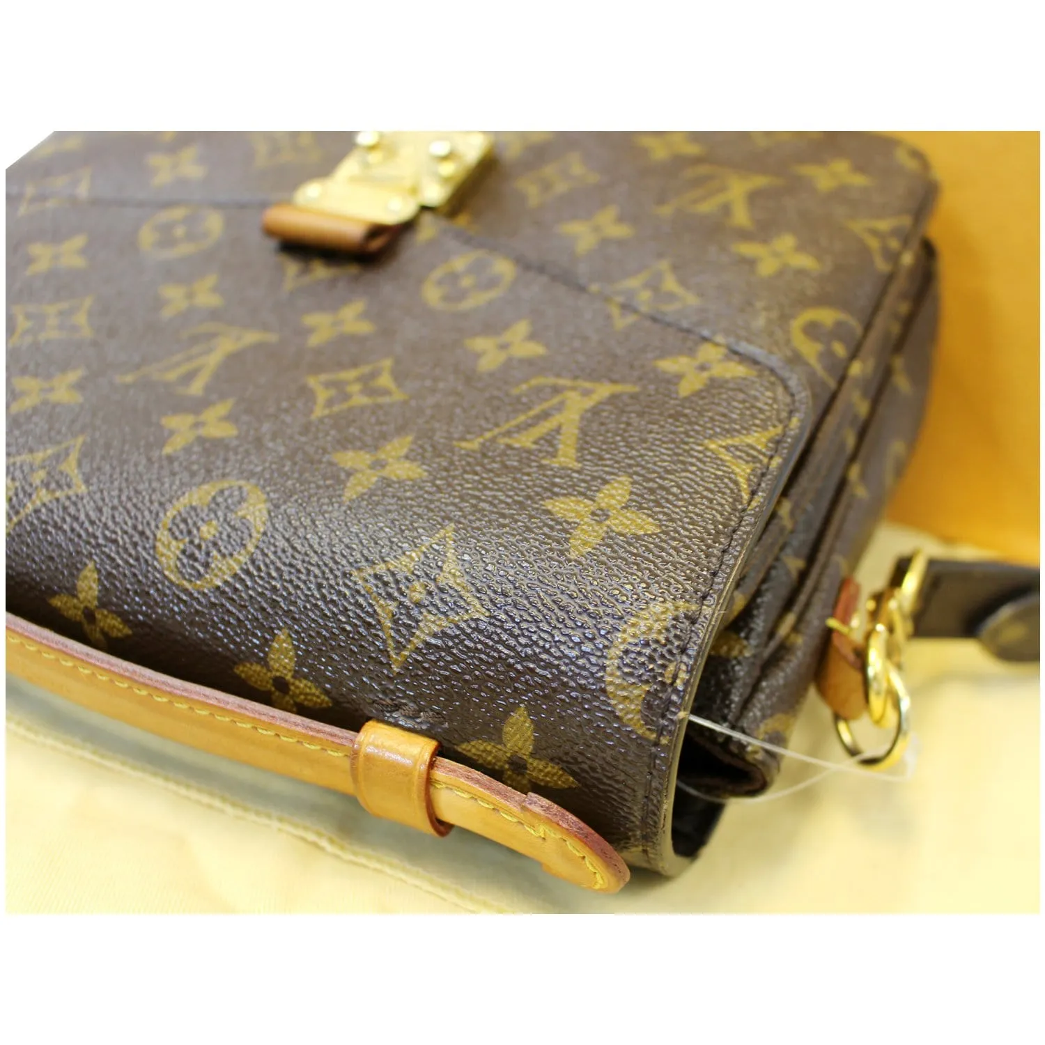 LOUIS VUITTON Metis Pochette Monogram Canvas Crossbody Bag