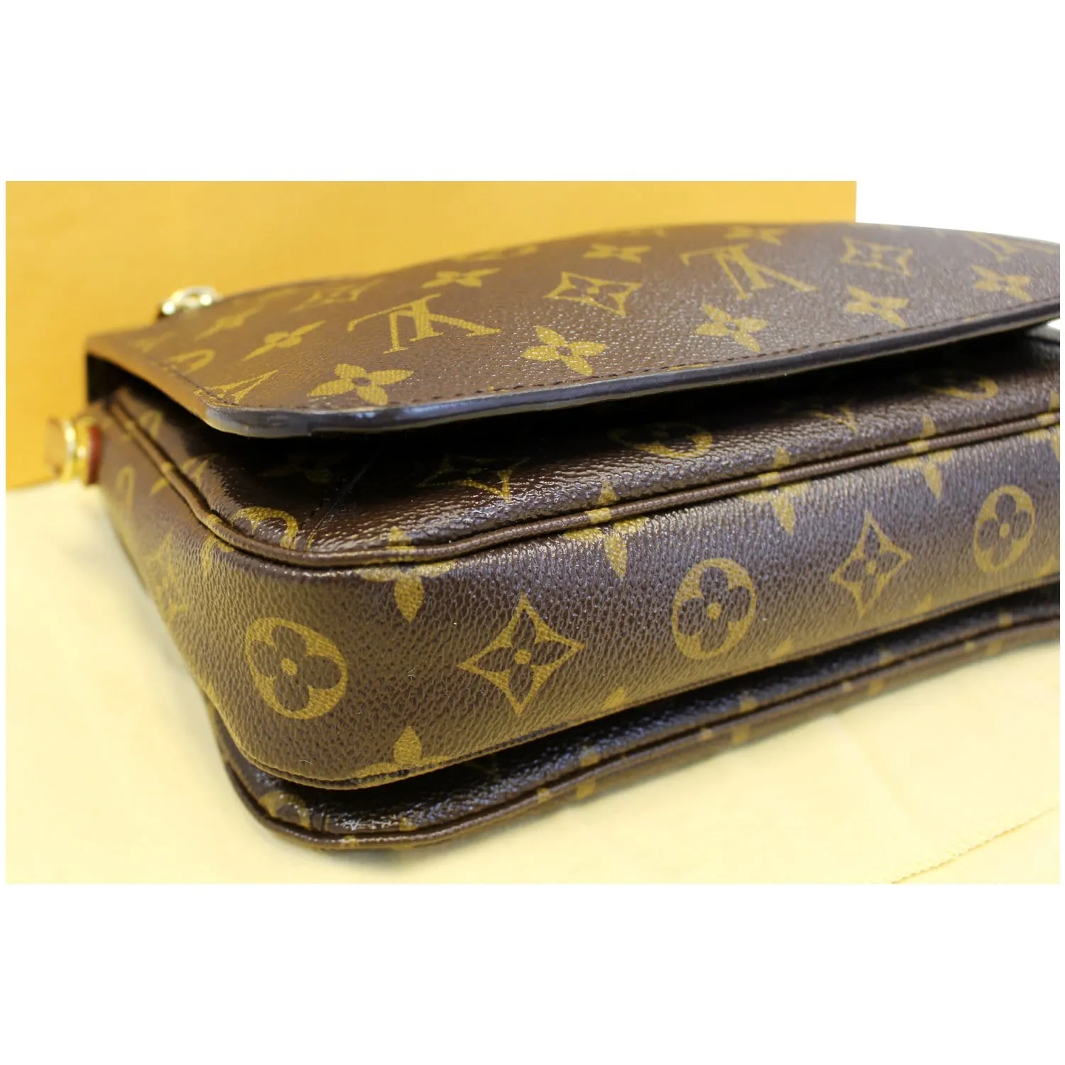 LOUIS VUITTON Metis Pochette Monogram Canvas Crossbody Bag