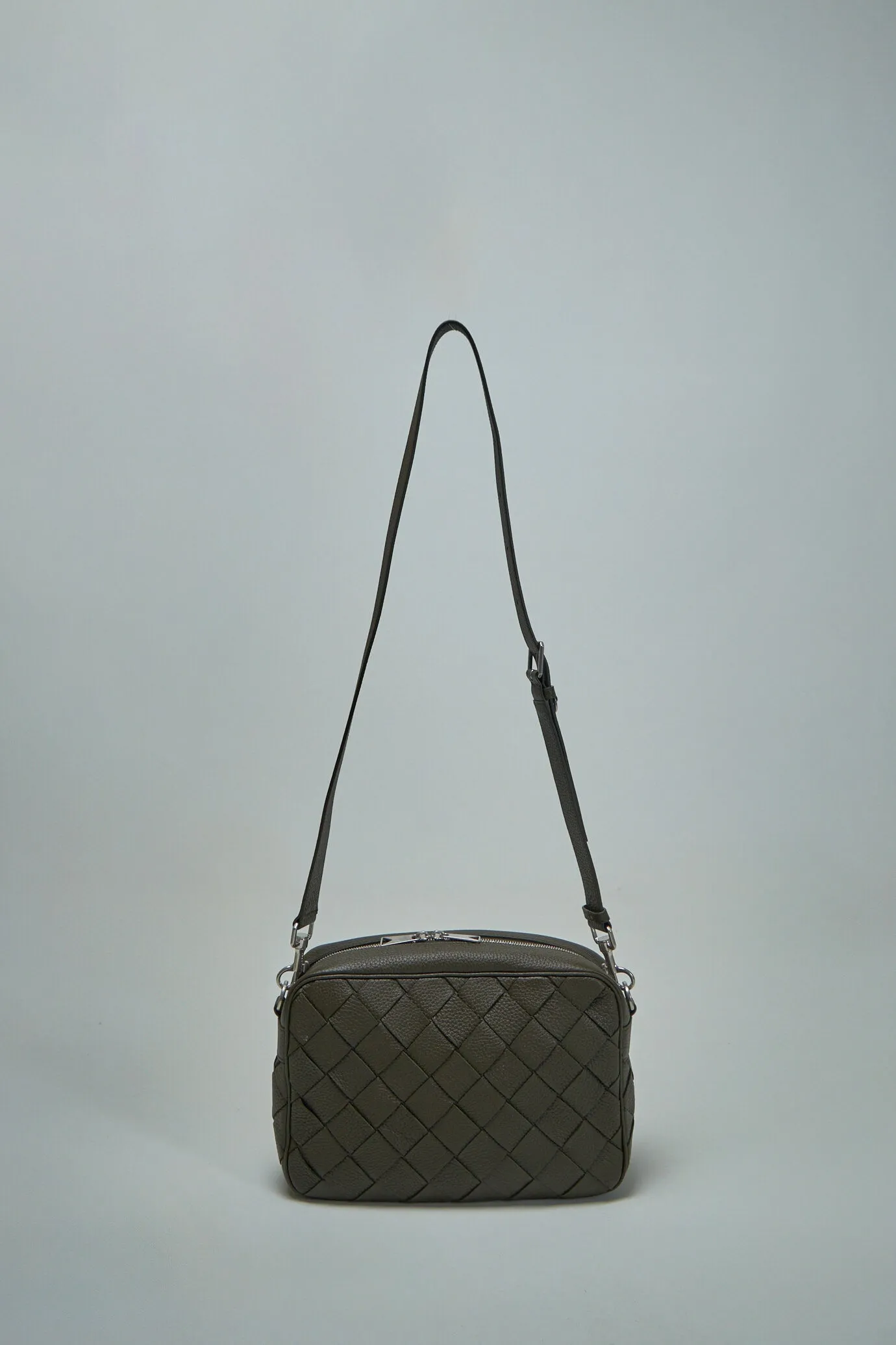 Medium Intrecciato Camera Bag