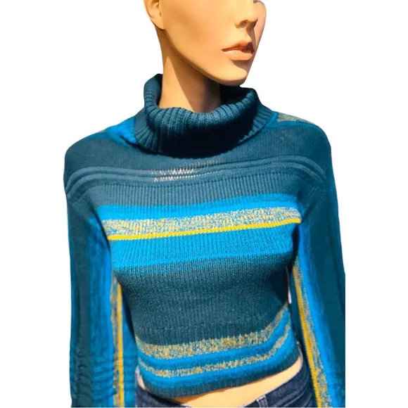 NWT Free People Cropped Knit Sweater in excellent condition Size XS Wide Sleeves