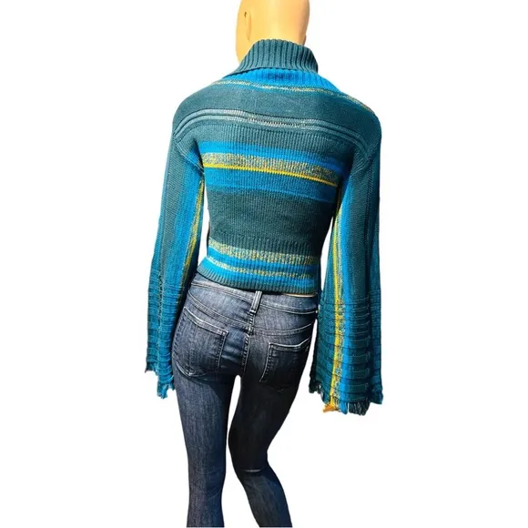 NWT Free People Cropped Knit Sweater in excellent condition Size XS Wide Sleeves
