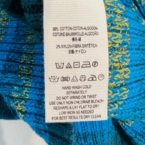NWT Free People Cropped Knit Sweater in excellent condition Size XS Wide Sleeves
