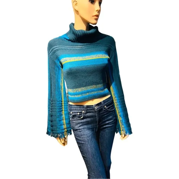 NWT Free People Cropped Knit Sweater in excellent condition Size XS Wide Sleeves