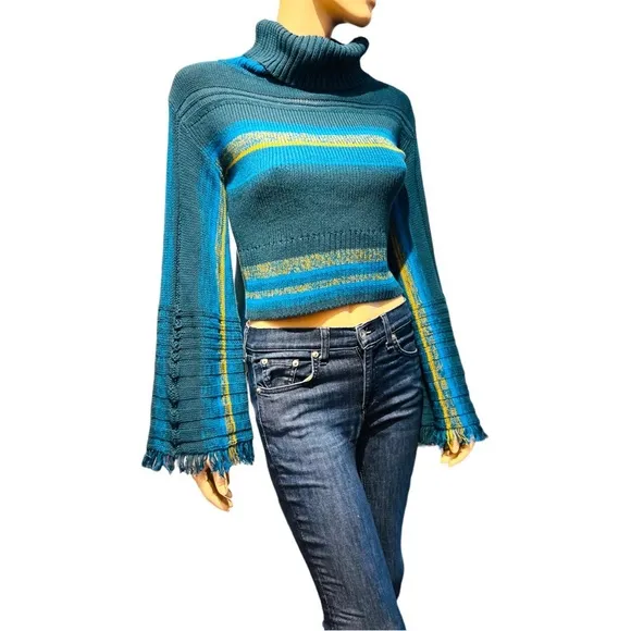 NWT Free People Cropped Knit Sweater in excellent condition Size XS Wide Sleeves