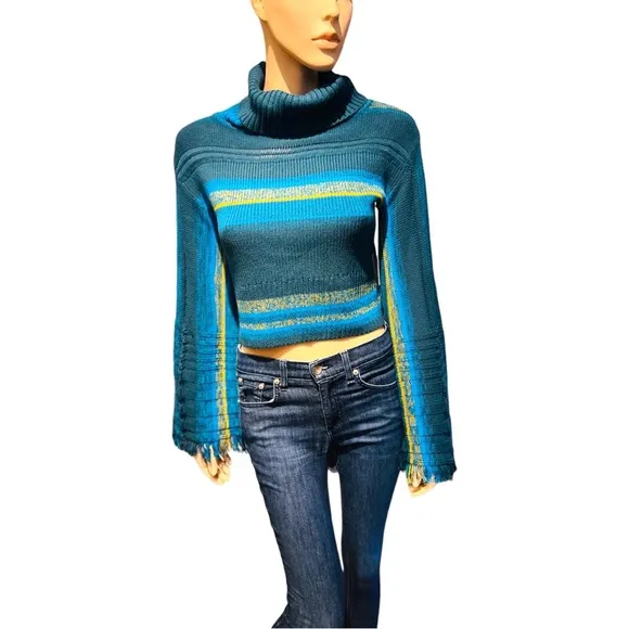 NWT Free People Cropped Knit Sweater in excellent condition Size XS Wide Sleeves