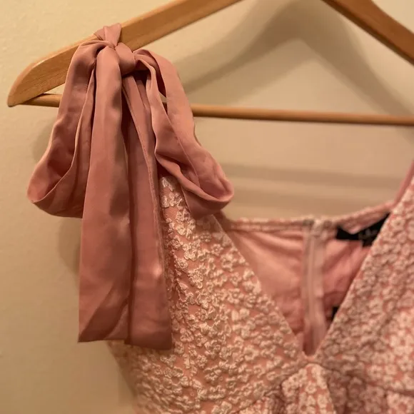 NWT Lulu's Pink Jacquard Floral Tie-Strap Mini Dress