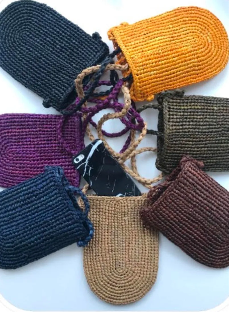 RAFFIA CROSSBODY PHONE CASE
