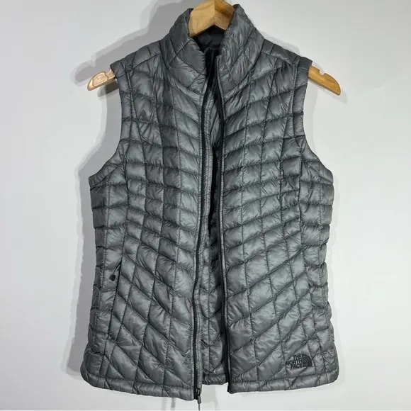 The North Face Thermoball Trekker Quilted Vest Women’s Size S Gray