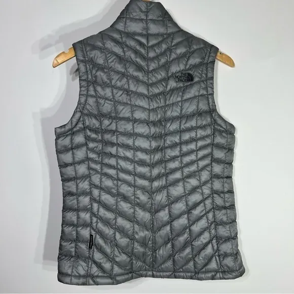 The North Face Thermoball Trekker Quilted Vest Women’s Size S Gray