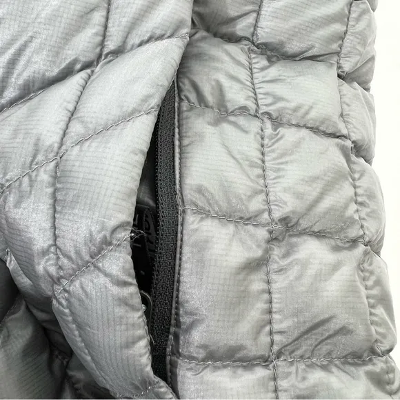 The North Face Thermoball Trekker Quilted Vest Women’s Size S Gray