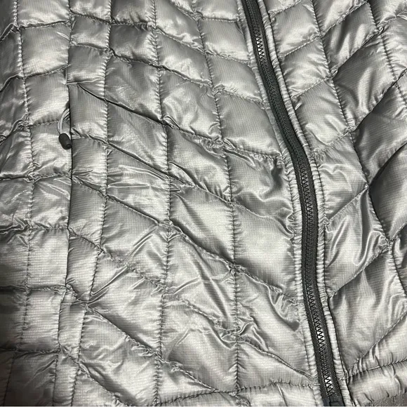 The North Face Thermoball Trekker Quilted Vest Women’s Size S Gray