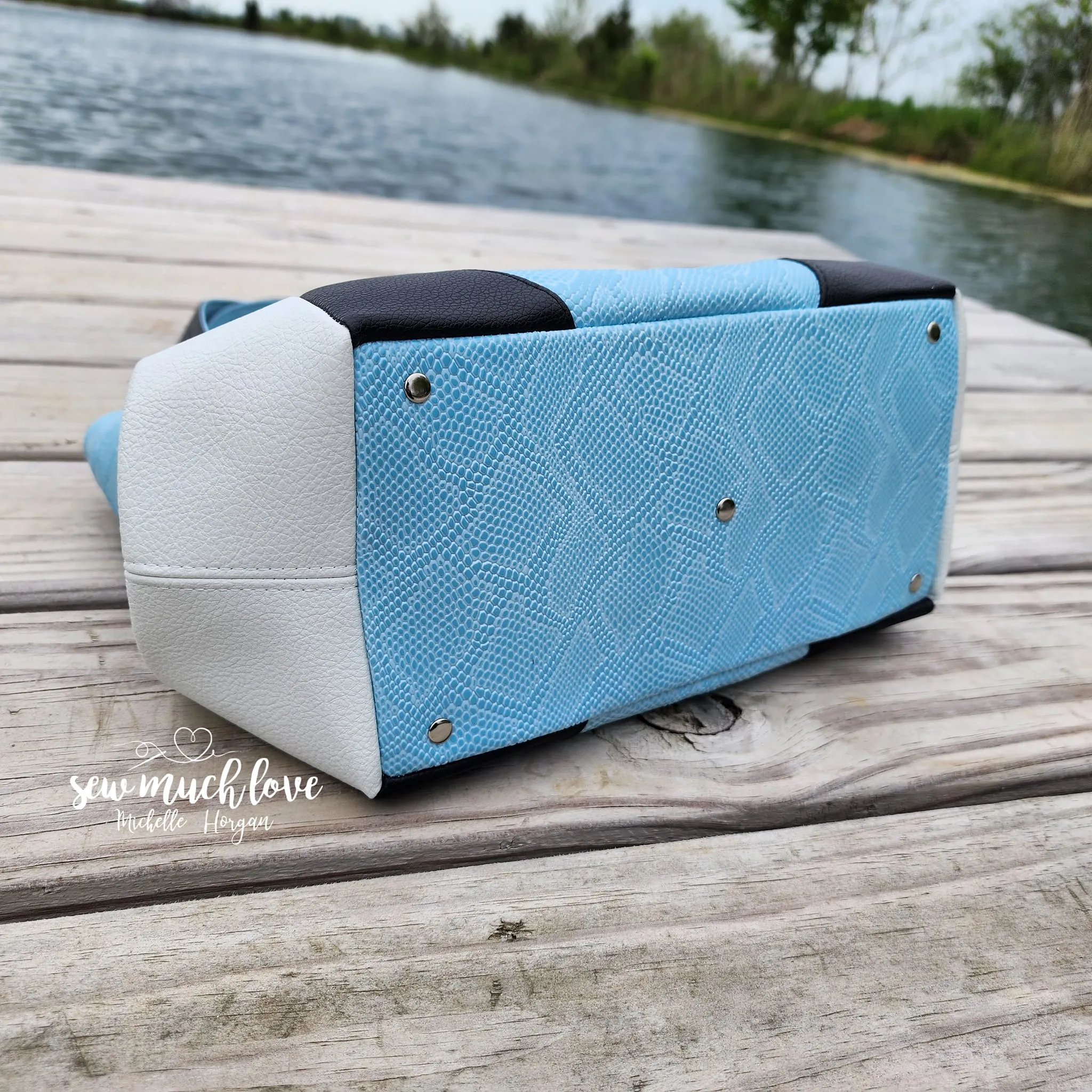 The Samaren Shoulder Bag PDF Pattern with Videos