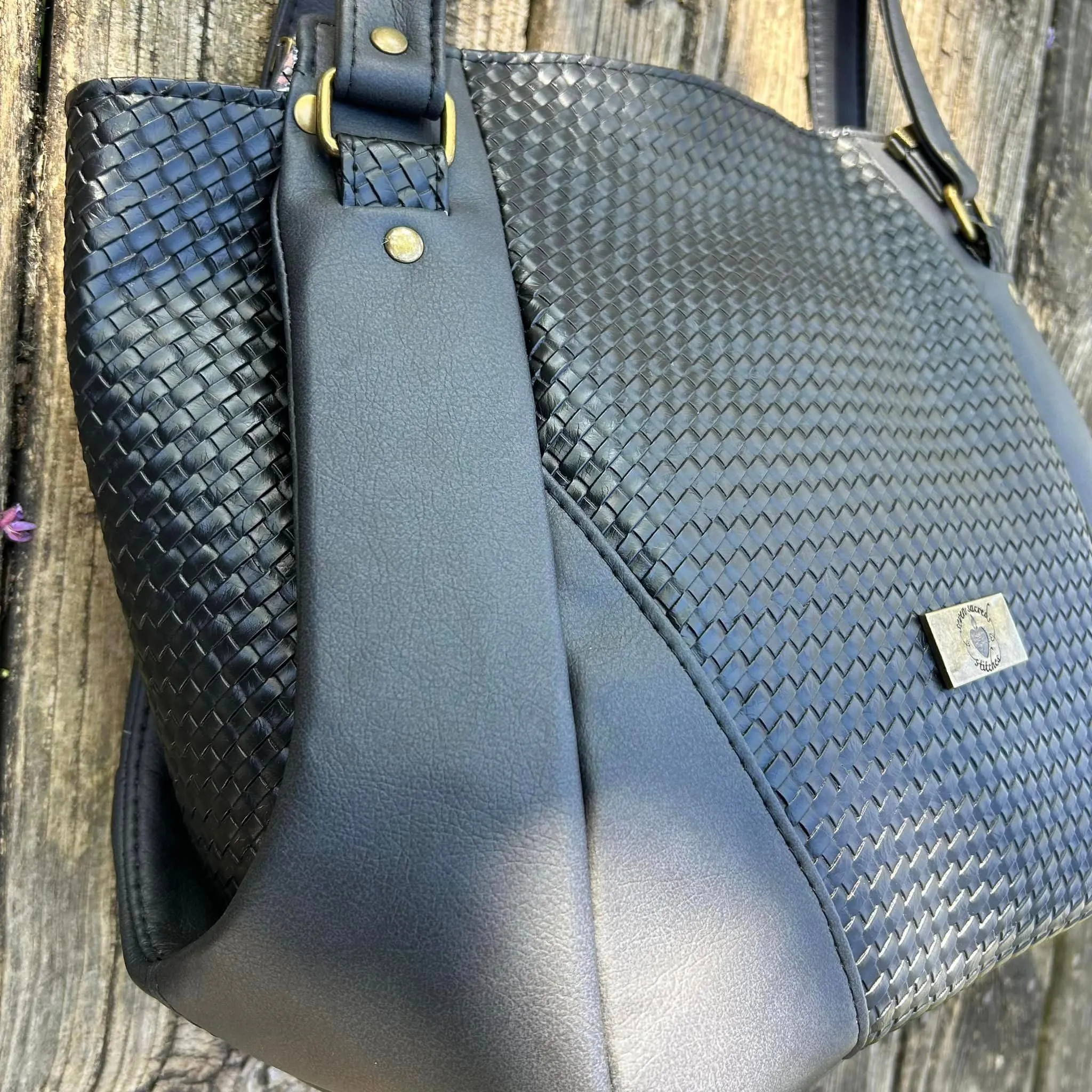 The Samaren Shoulder Bag PDF Pattern with Videos