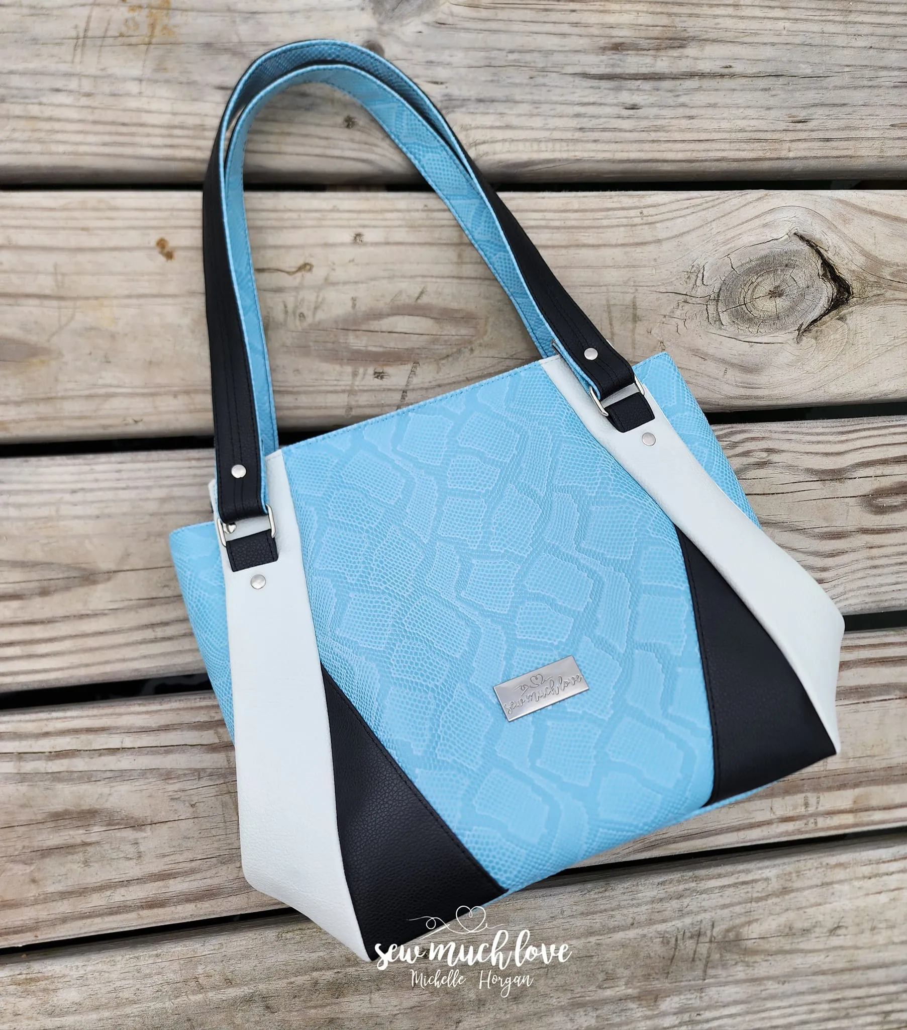 The Samaren Shoulder Bag PDF Pattern with Videos