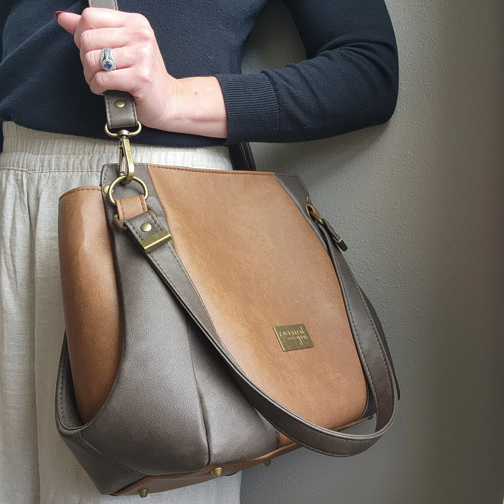 The Samaren Shoulder Bag PDF Pattern with Videos