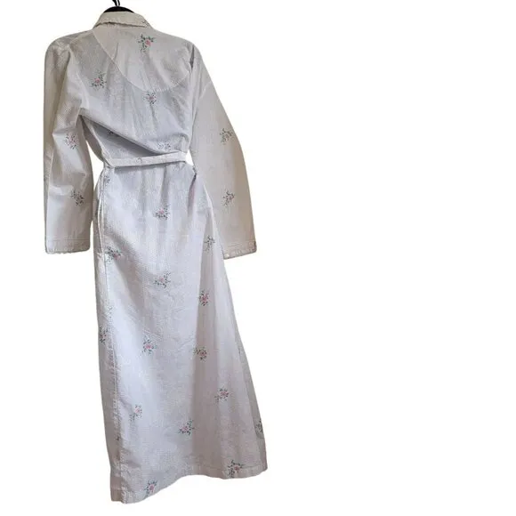 Vintage White Floral Long Robe With Lace Accents &amp; Belted Waist