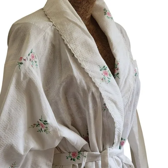 Vintage White Floral Long Robe With Lace Accents &amp; Belted Waist