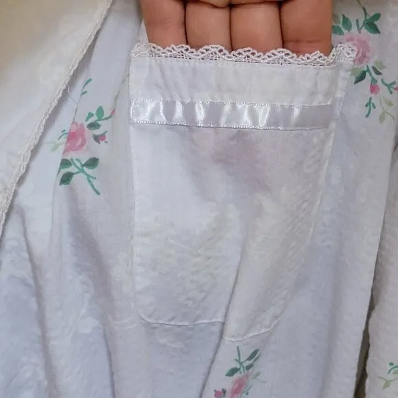 Vintage White Floral Long Robe With Lace Accents &amp; Belted Waist
